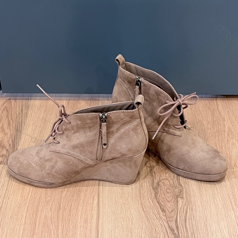 DV Dolce Vita Suede Zip-Up Booties - sz 10
